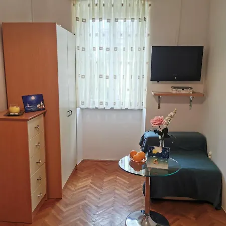 Appartement Varglien, With Garden Place